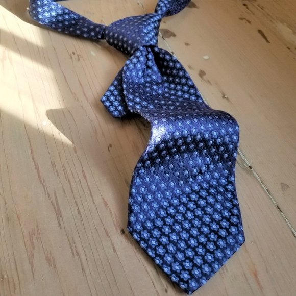 Gorgeous Italian Blue Silk Tie - Picture 3 of 6